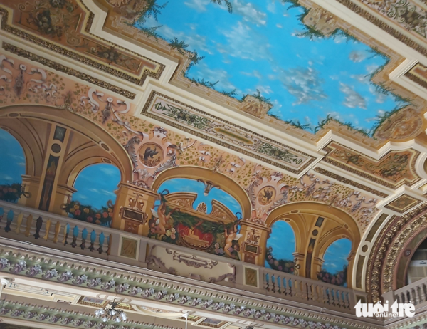 호치민 시청 청사 내부의 프랑스 양식 벽화 [뚜오이재 제공]